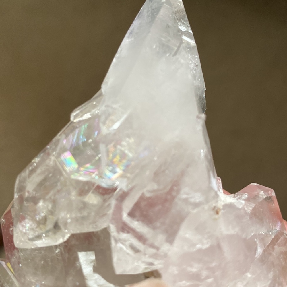 🔥AAA QUALITY QUARTZ CLUSTER🔥Points all over + 🌈. 3”X 2.5”X1”. STUNNING - Picture 17 of 17